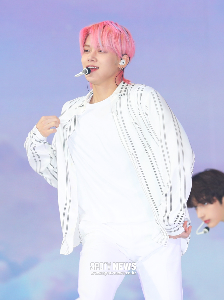 [포토S] TXT 연준, 핑크빛 비주얼