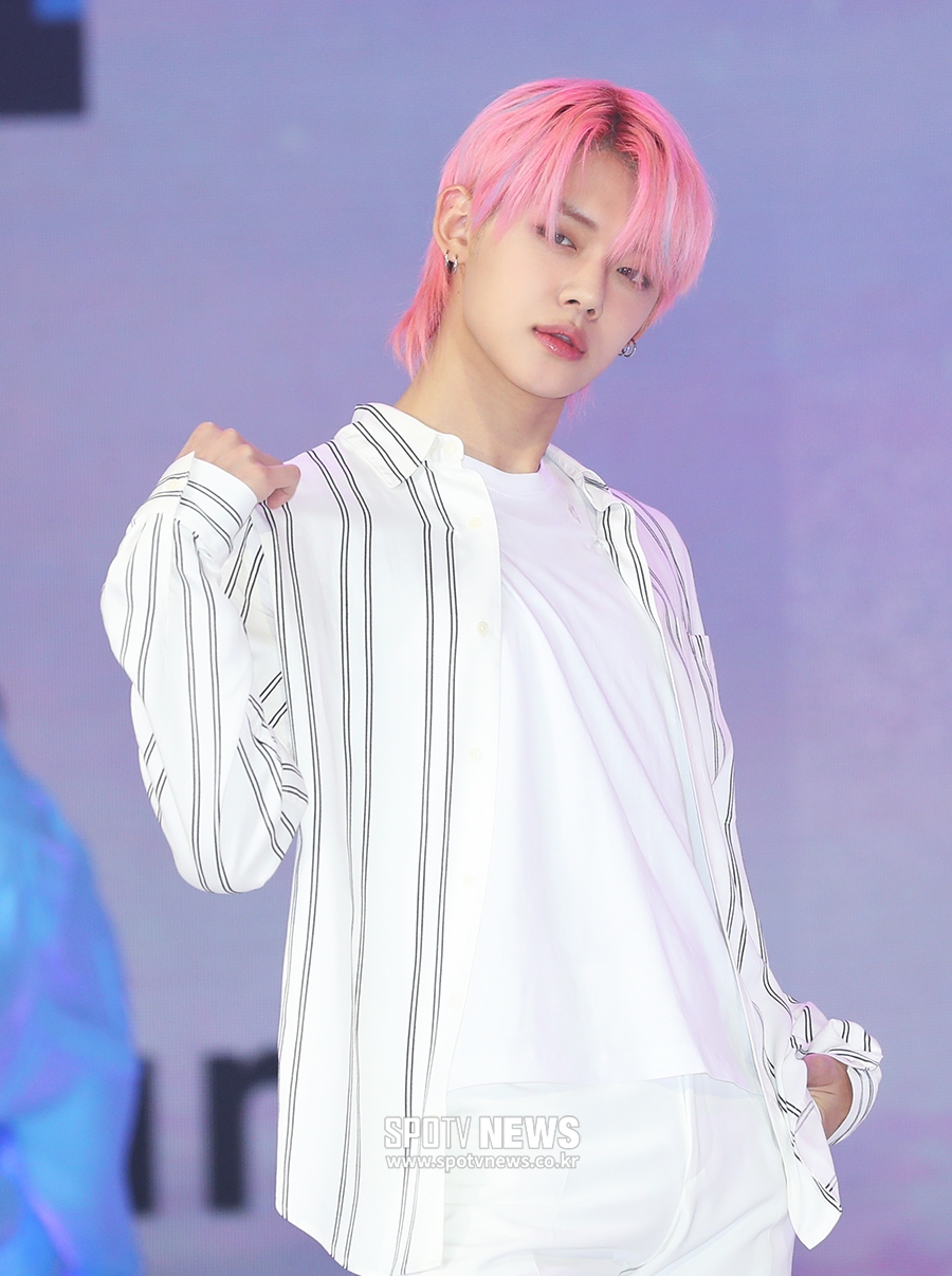 [포토S] TXT 연준, 입술까지 핑크빛