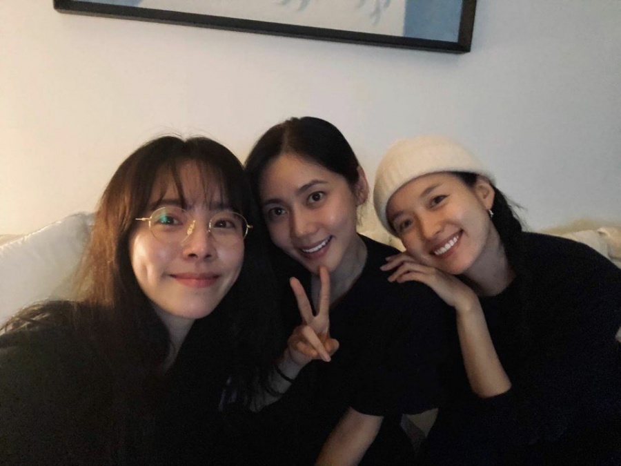 '우효광♥'추자현, 유일한 유부녀…싱글 한지민·한효주와 이지아 응원