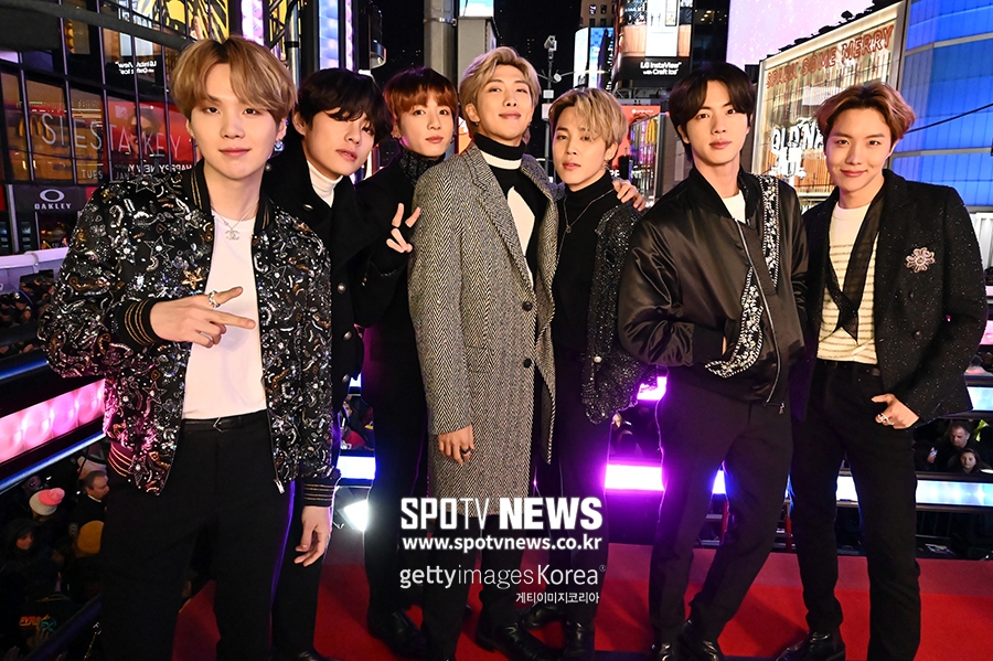 BTS의 ‘다이너마이트’가 바르셀로나 홈 구장에서?