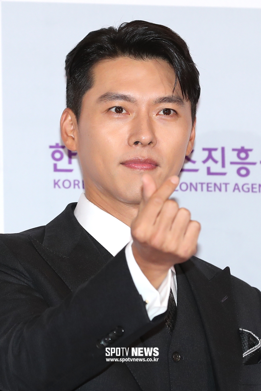 [포토S] 현빈, 조각의 하트