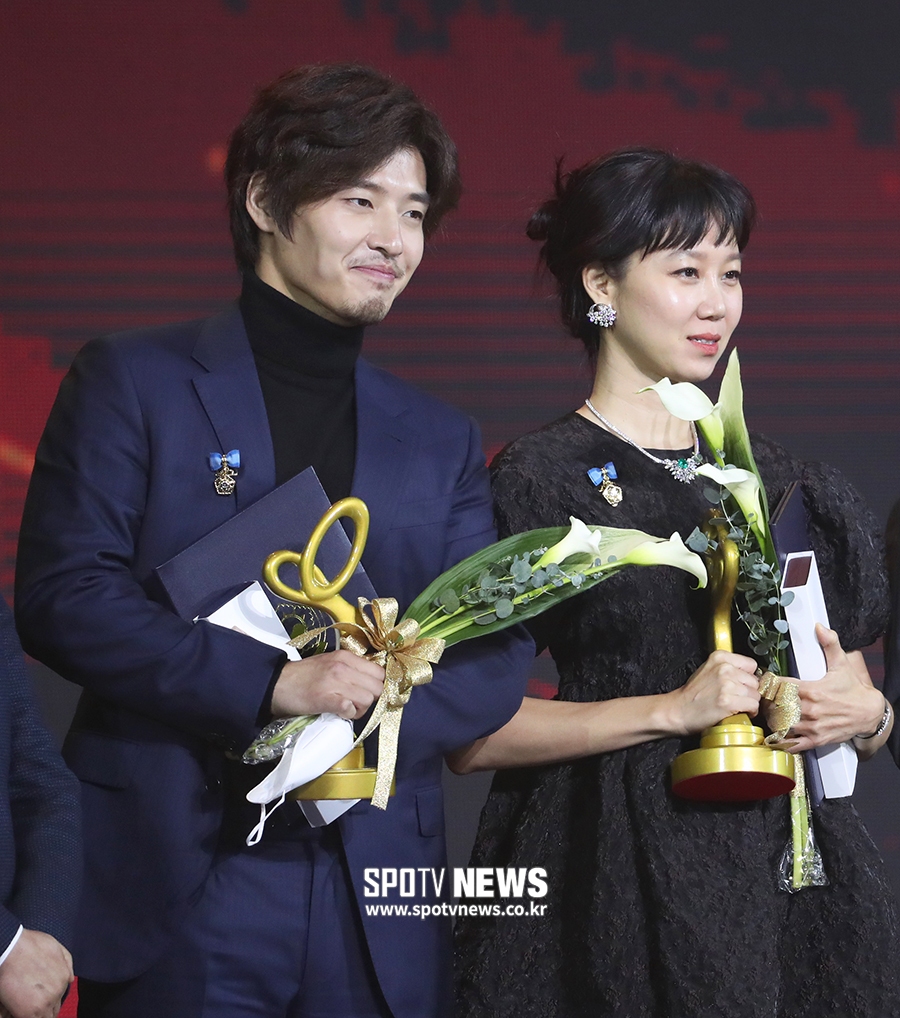 [포토S] 강하늘-공효진, 다시 만난 동백이와 용식이!
