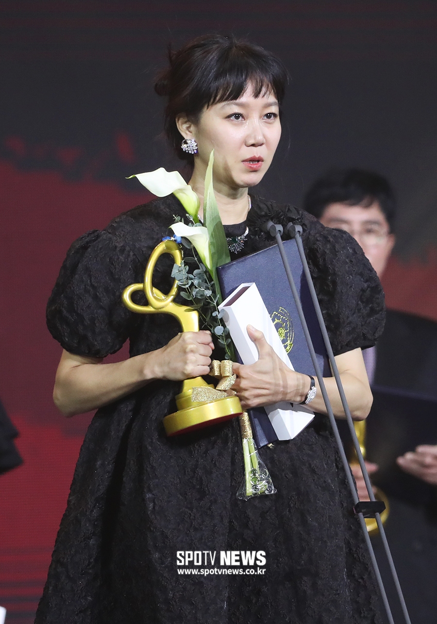 [포토S] 공효진, "국무총리 표창 감사합니다"