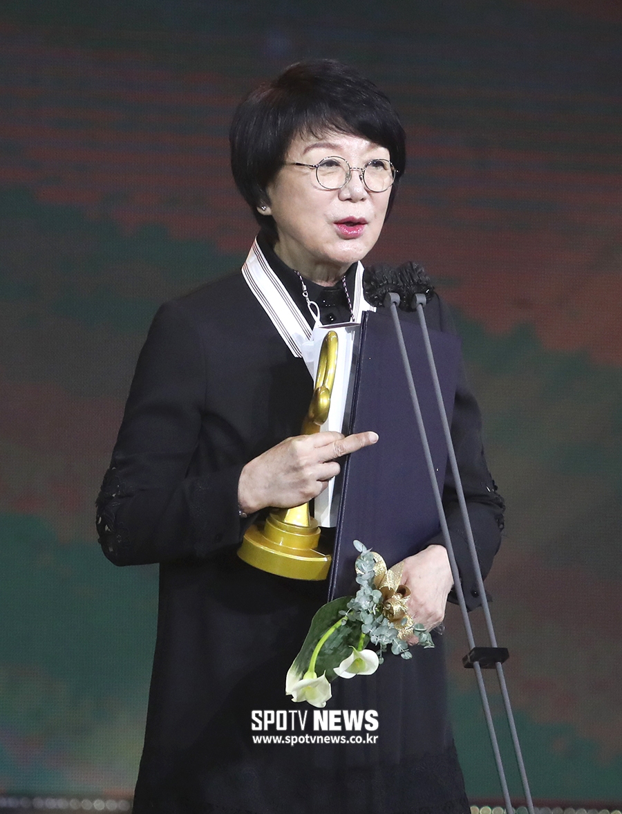 [포토S] 성우 송도순, 보관 문화훈장 수훈