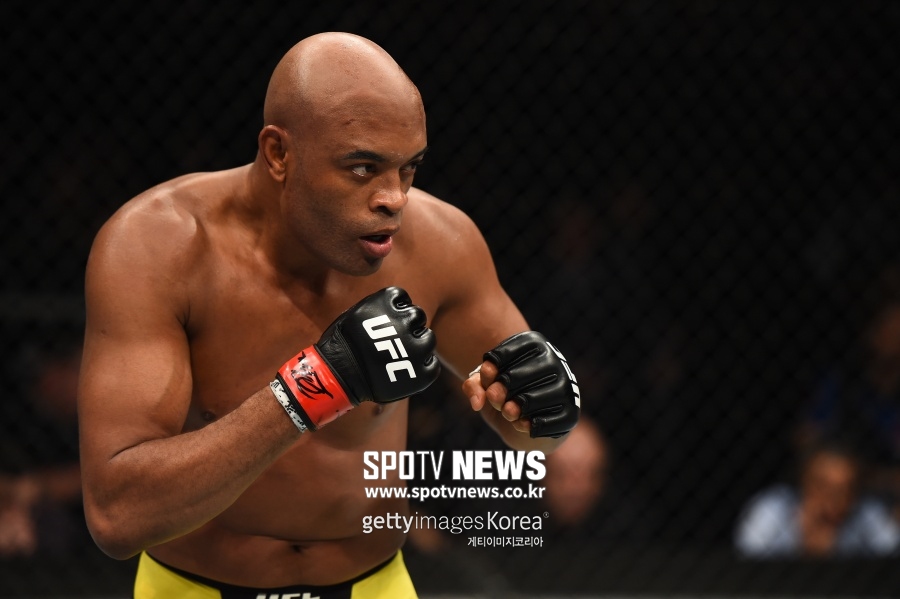 [UFC] 앤더슨 실바, 17개월 만에 복귀…"은퇴는 없다"