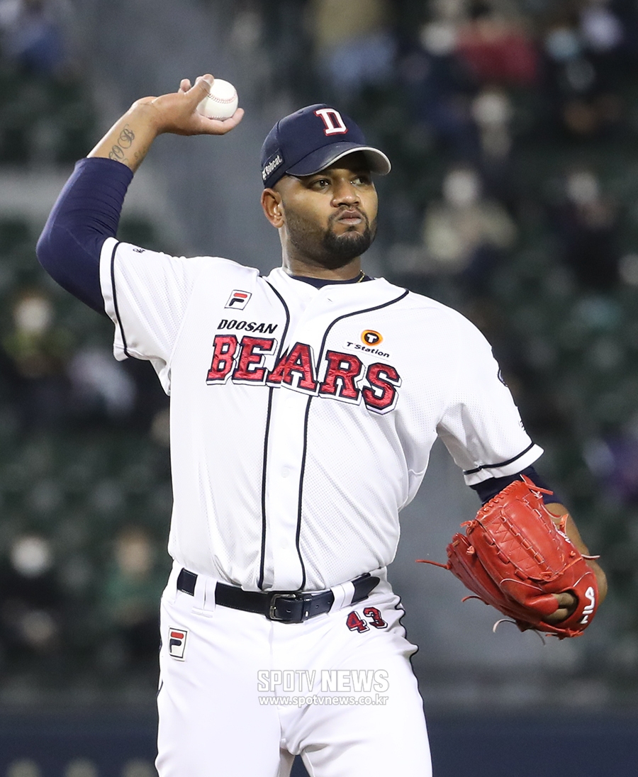 알칸타라·플렉센·양의지·로하스·최형우 KBO 10월 MVP 후보 선정