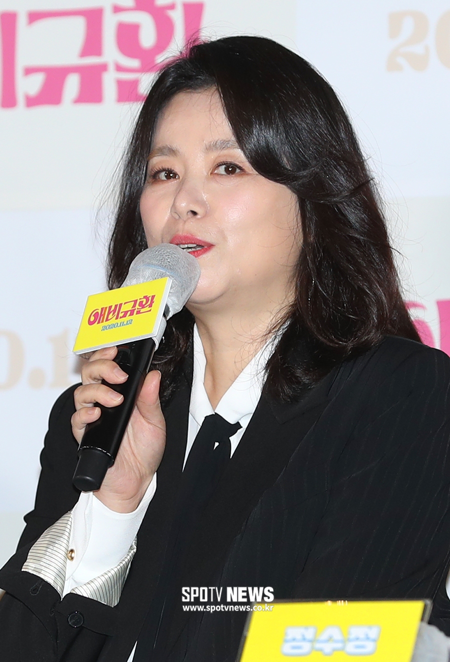 [포토S] 인사말 하는 배우 장혜진