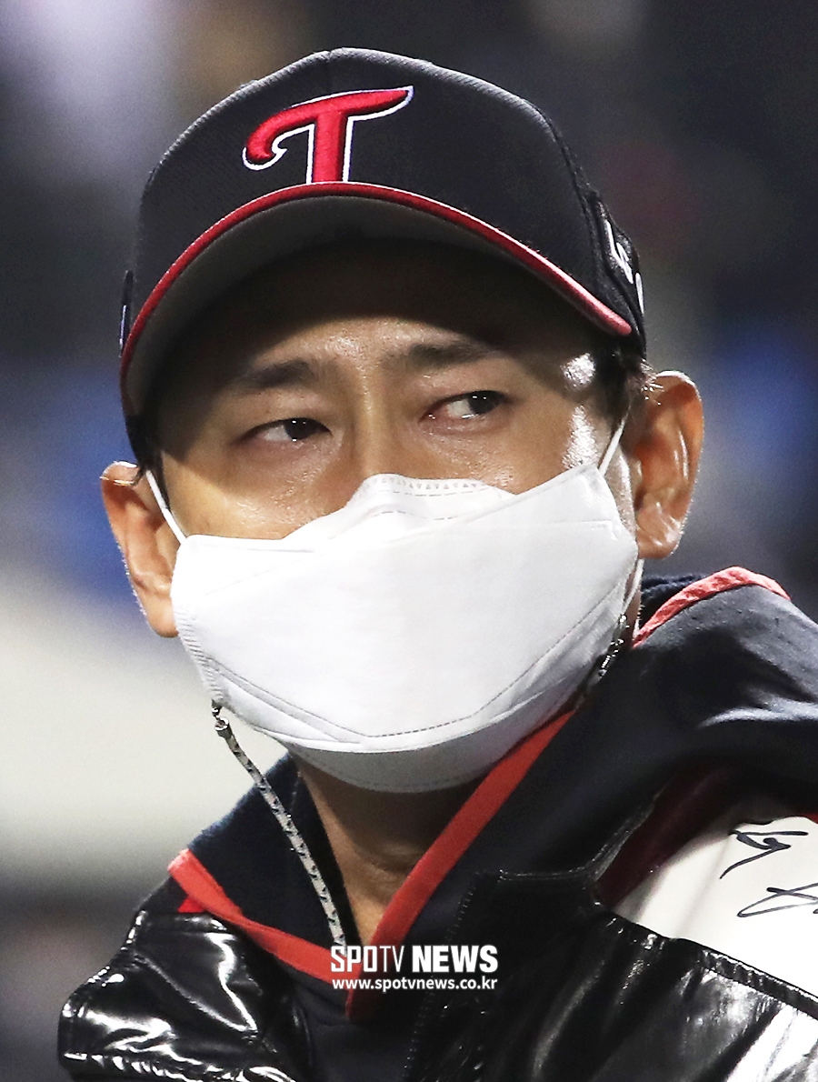 [포토S] 눈물 맺힌 박용택