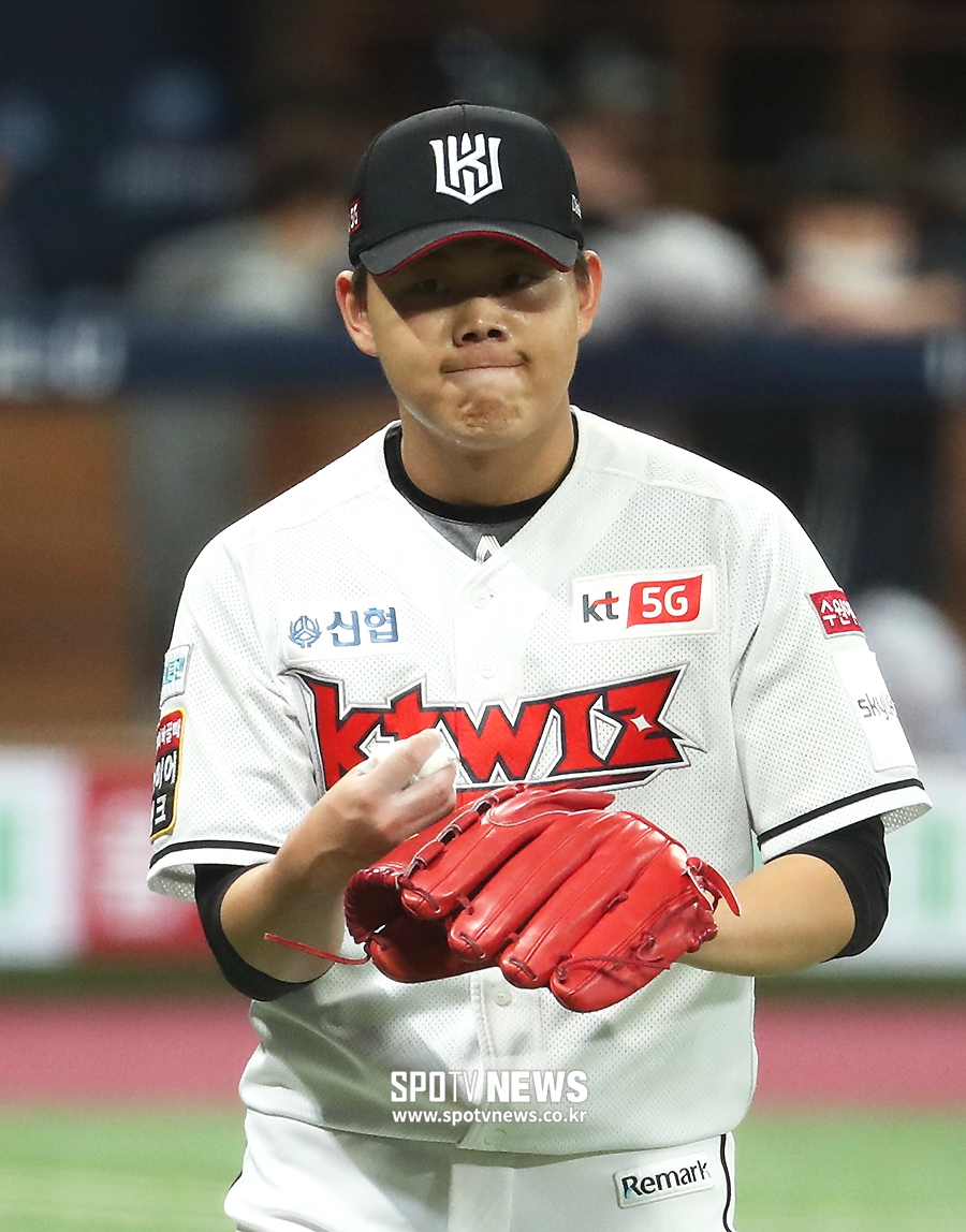 [포토S] '슈퍼 루키' 소형준, 4회까지 무실점