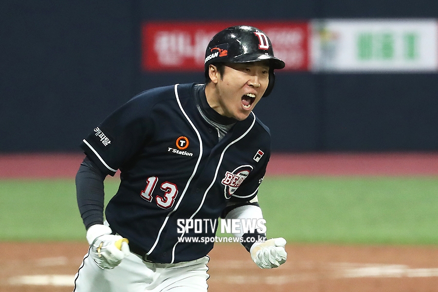 [포토S] 허경민, 가을 적시타 포효!
