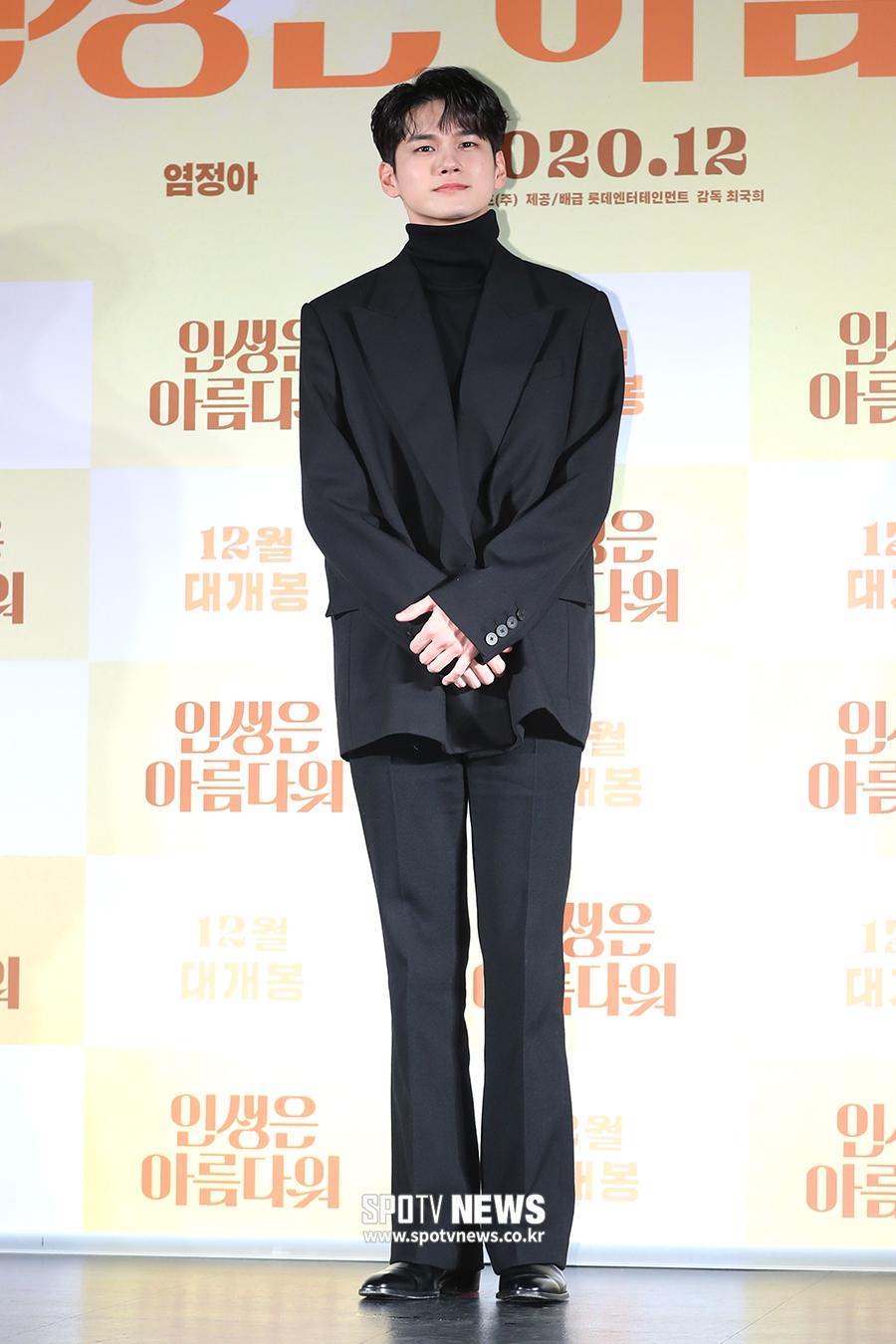 [포토S] 옹성우, 끝을 모르는 다리 길이
