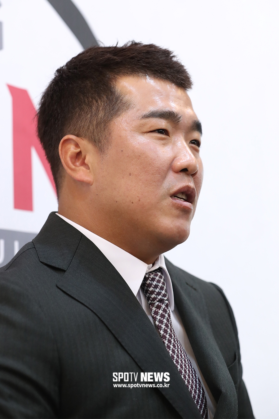 [포토S] 은퇴 기자회견 갖는 정근우