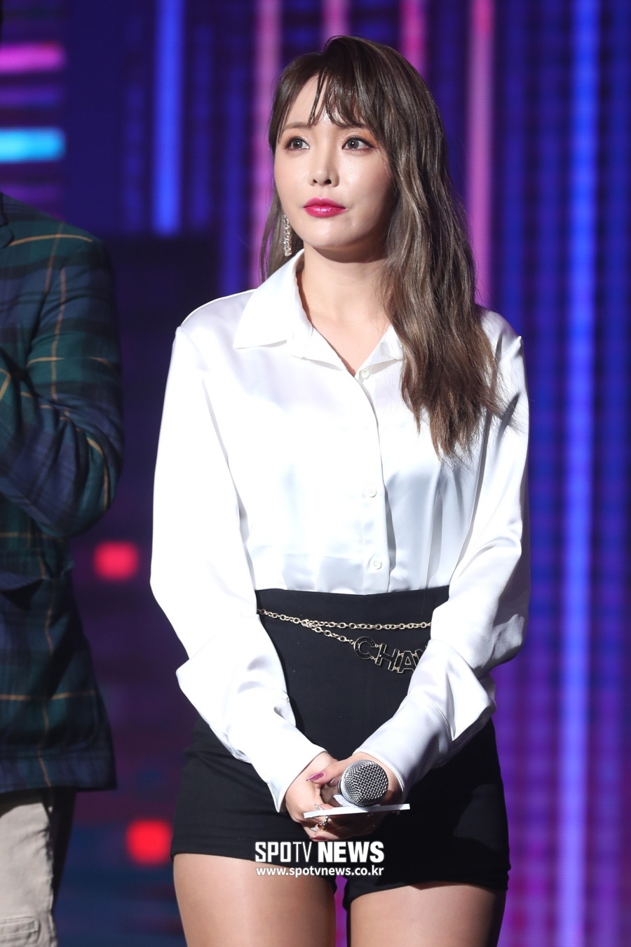 예정된 행사도 "출연 어렵다"며 취소…홍진영, 논문 표절에 '사면초가'