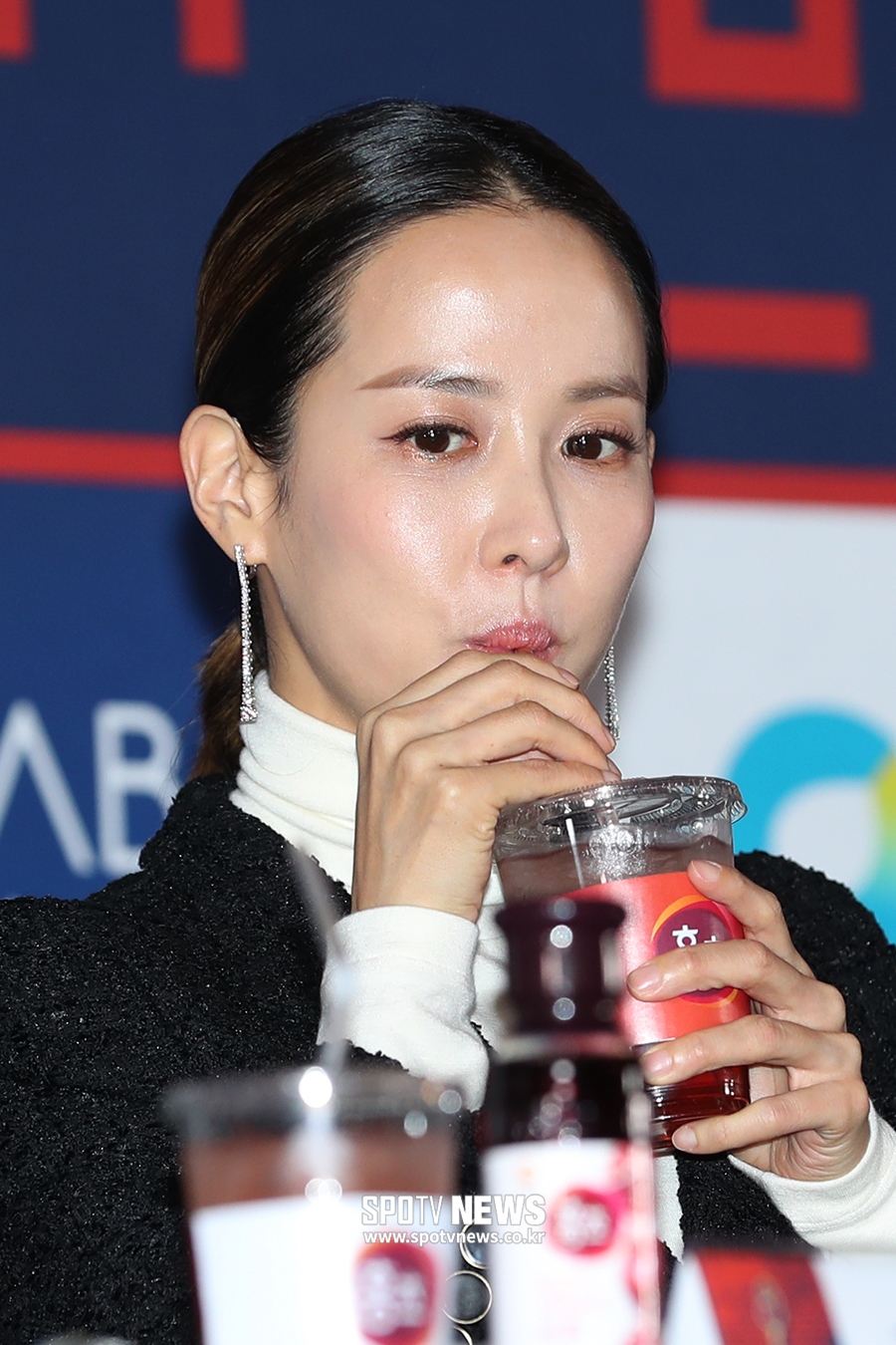 [포토S] 조여정, '음료 마시는 모습도 예뻐!'
