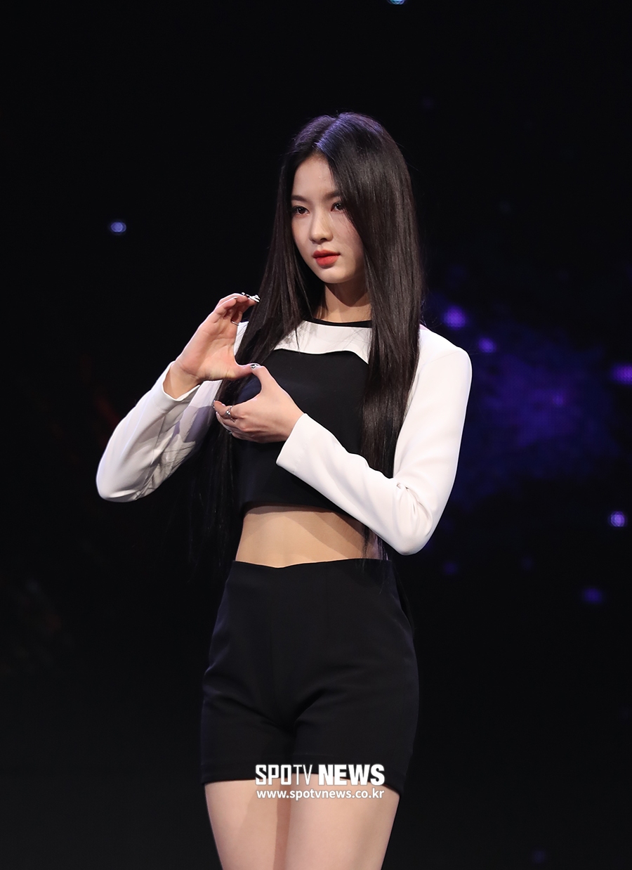 [포토S] 스테이씨 아이사, 섹시한 눈빛