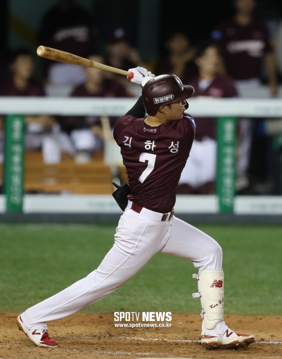MLB FA 4대 유격수… 치솟는 김하성 주가, 현지 언론 관심 ‘역대급’