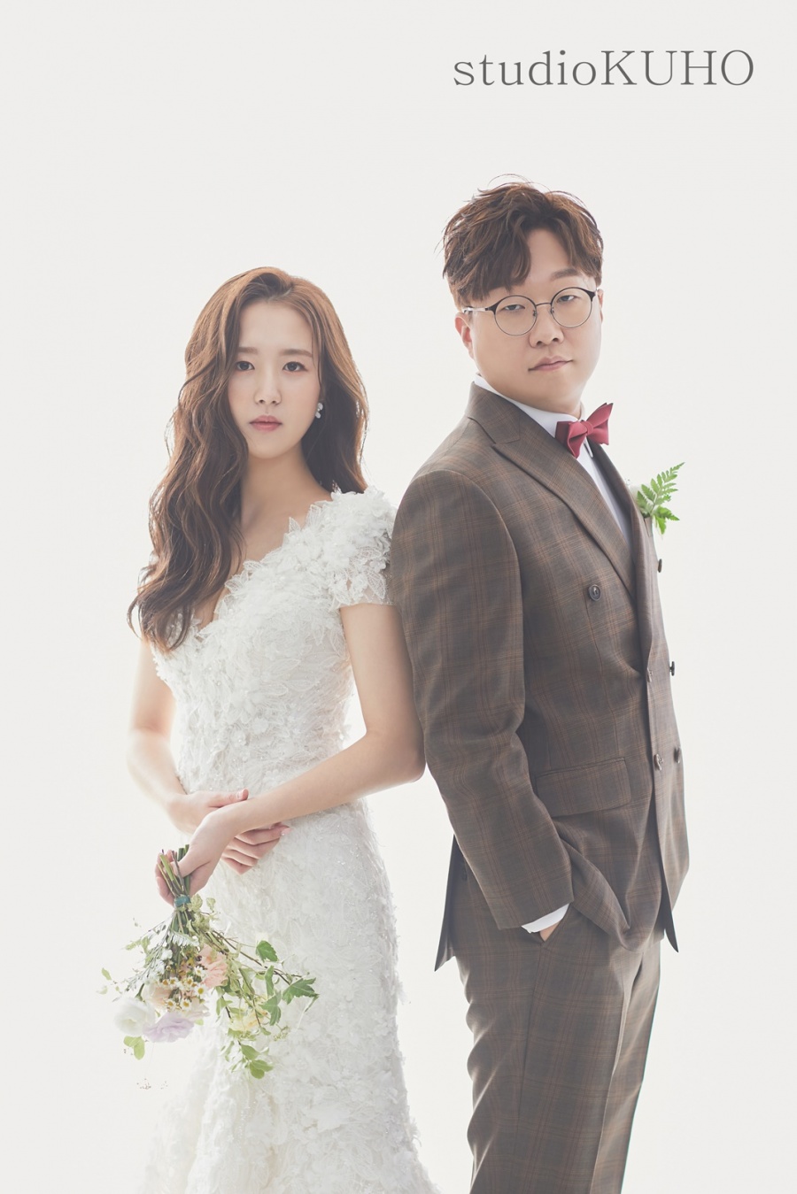 박휘순♥천예지, 웨딩사진 공개…'17살 차이' 안 느껴지는 비주얼 케미