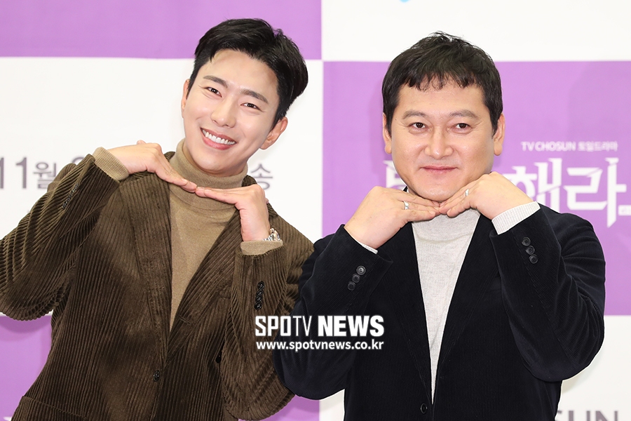 [포토S] 윤현민-정만식, 우리도 꽃받침~