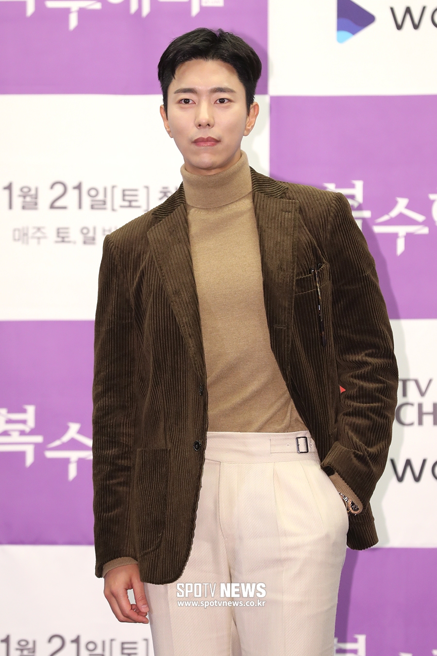 [포토S] 윤현민, 코듀로이 재킷 입고