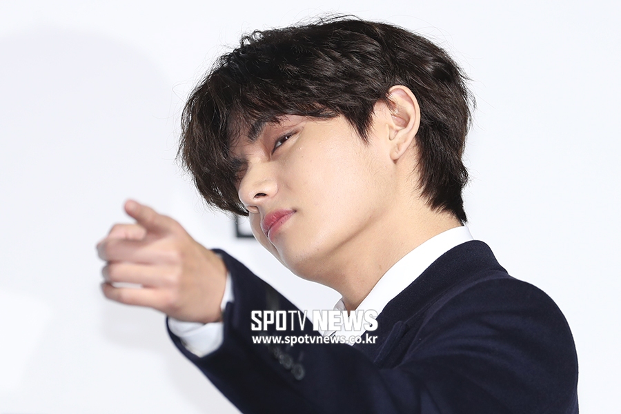 [포토S] 방탄소년단 뷔, 날카로운 턱선