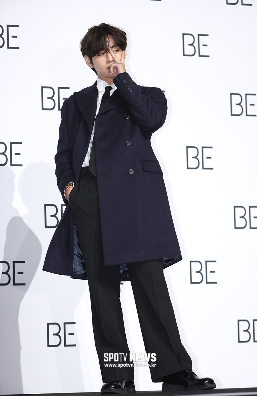 [포토S] 방탄소년단 뷔, 트레이드 마크 포즈