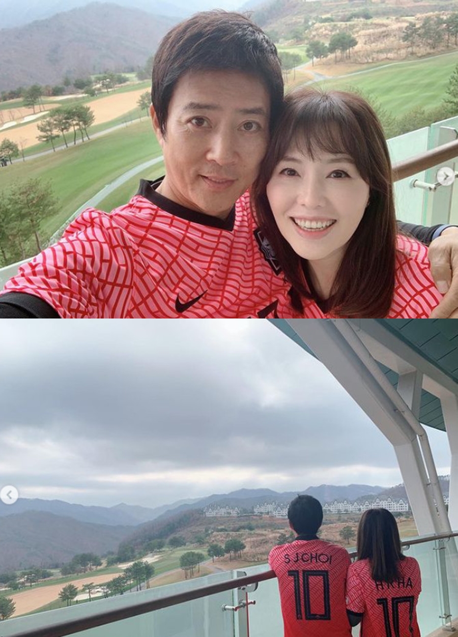 최수종♥하희라, 골프장서 축구유니폼 입고 '결혼 27주년' 자축한 사연