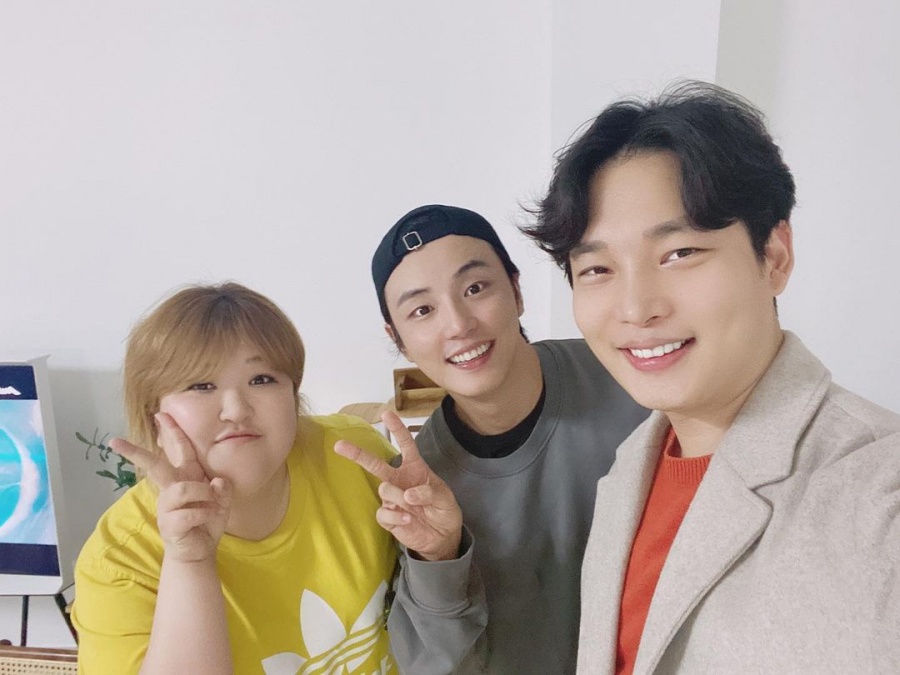이국주, 이사간 새집에 윤시윤 초대 집들이…"14년 지기, 형이 아낀다"