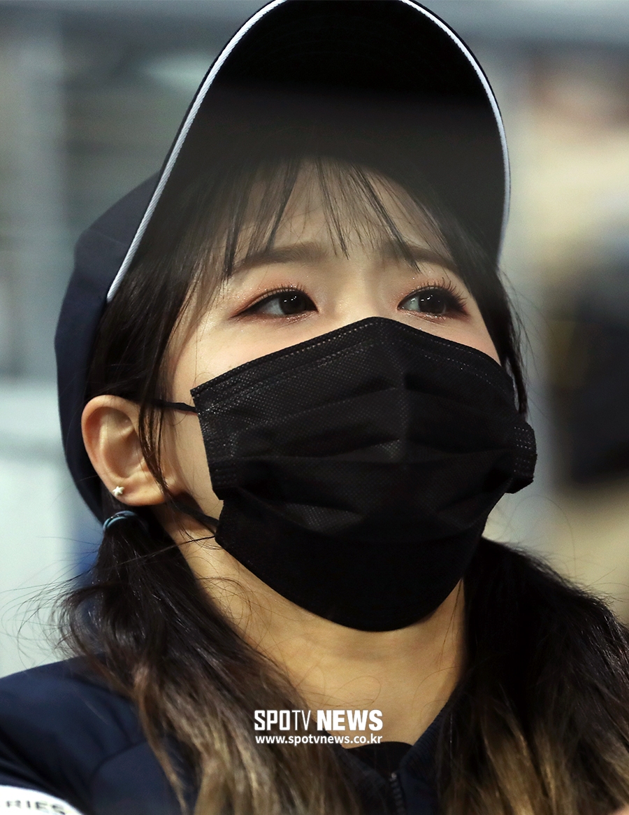 [포토S] 이달의소녀 츄, 마운드 위에서 시구!