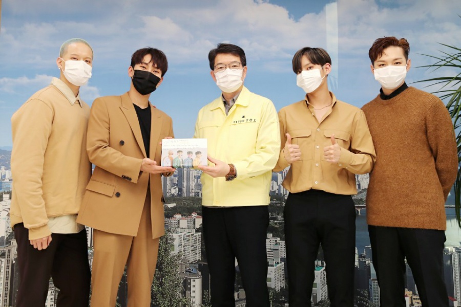 비투비 포유, 서울 성동구청에 마스크 5만장 기부…"코로나 끝나길"[공식]