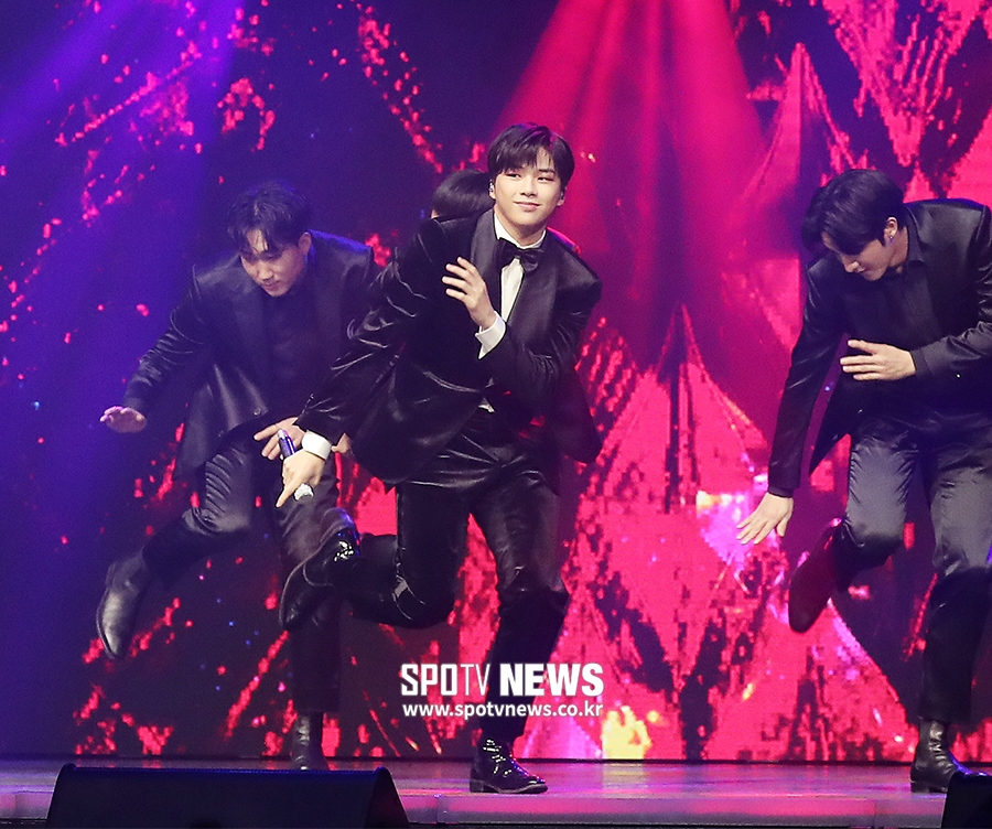 [포토S] 강다니엘, 완벽한 턱시도핏