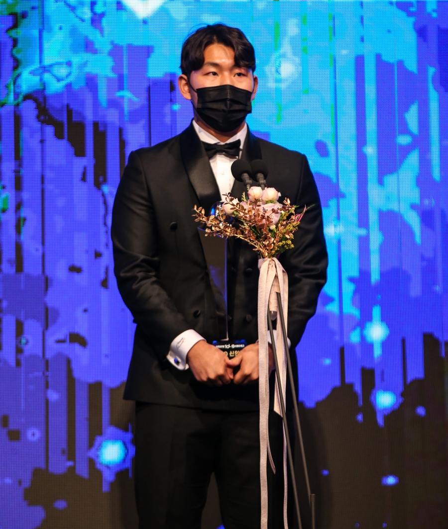 kt, 총 12관왕…KBO 시상식 막내의 잔칫날