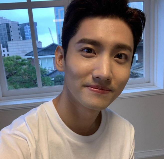 '새신랑' 최강창민, 흰 티만 입었을 뿐인데…결혼 후 더 잘생겨졌네 '감탄'