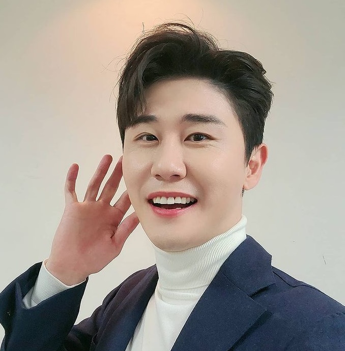 이찬원 근황 전한 영탁 "코로나19 조심…글 의도 퇴색되지 않길"