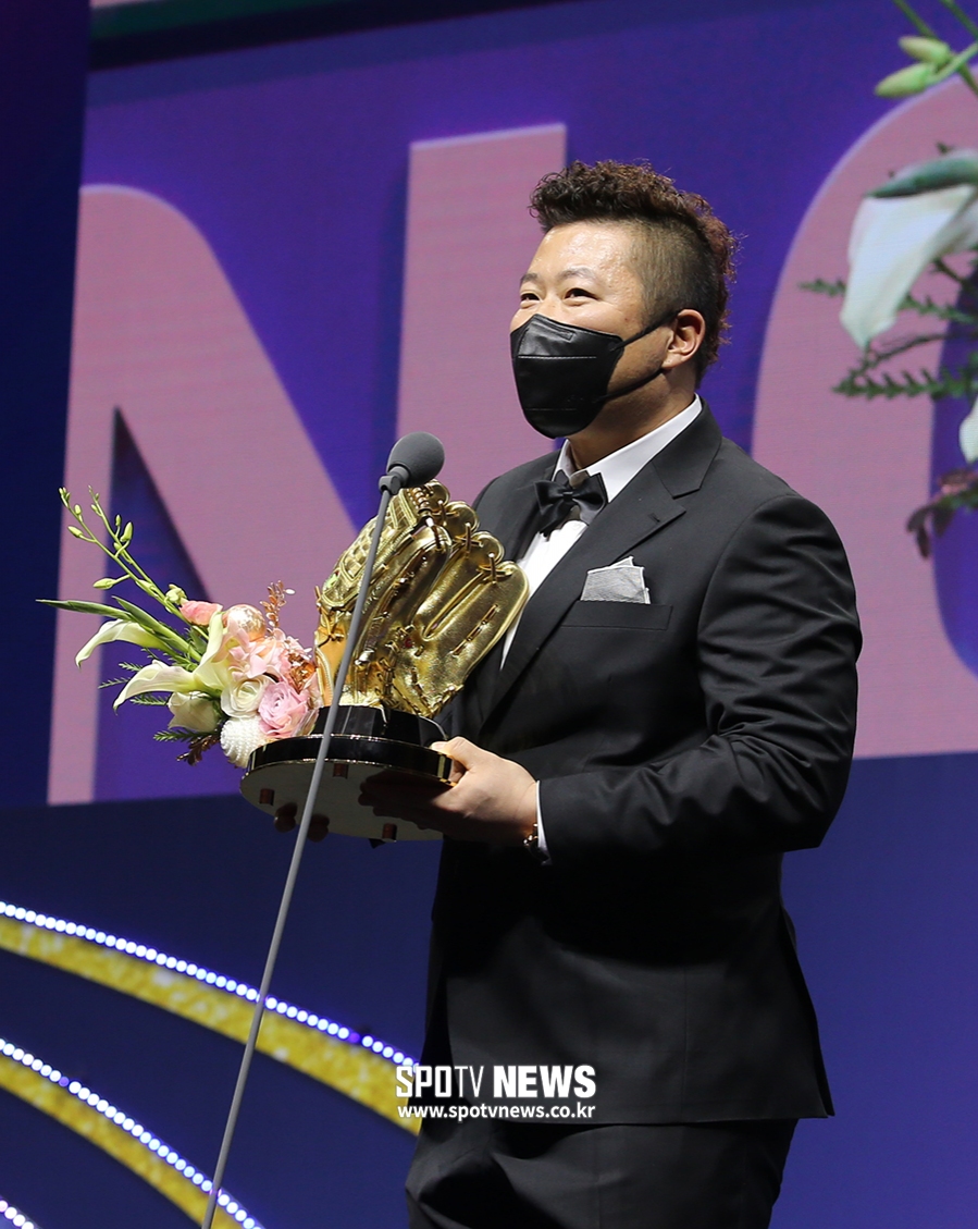 [포토S] 지명타자 골든글러브 수상한 최형우