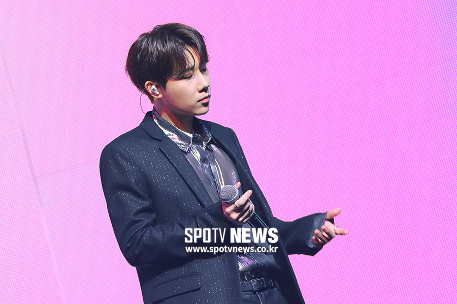 [포토S] 김성규, 음악에 취해