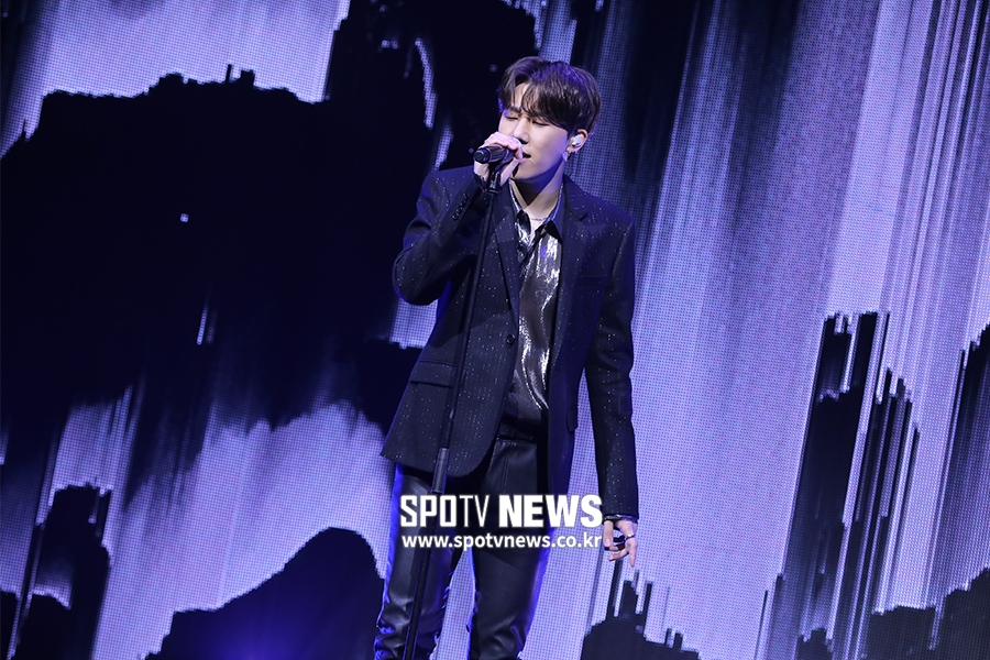 [포토S] 김성규, 호소력 짙은 목소리