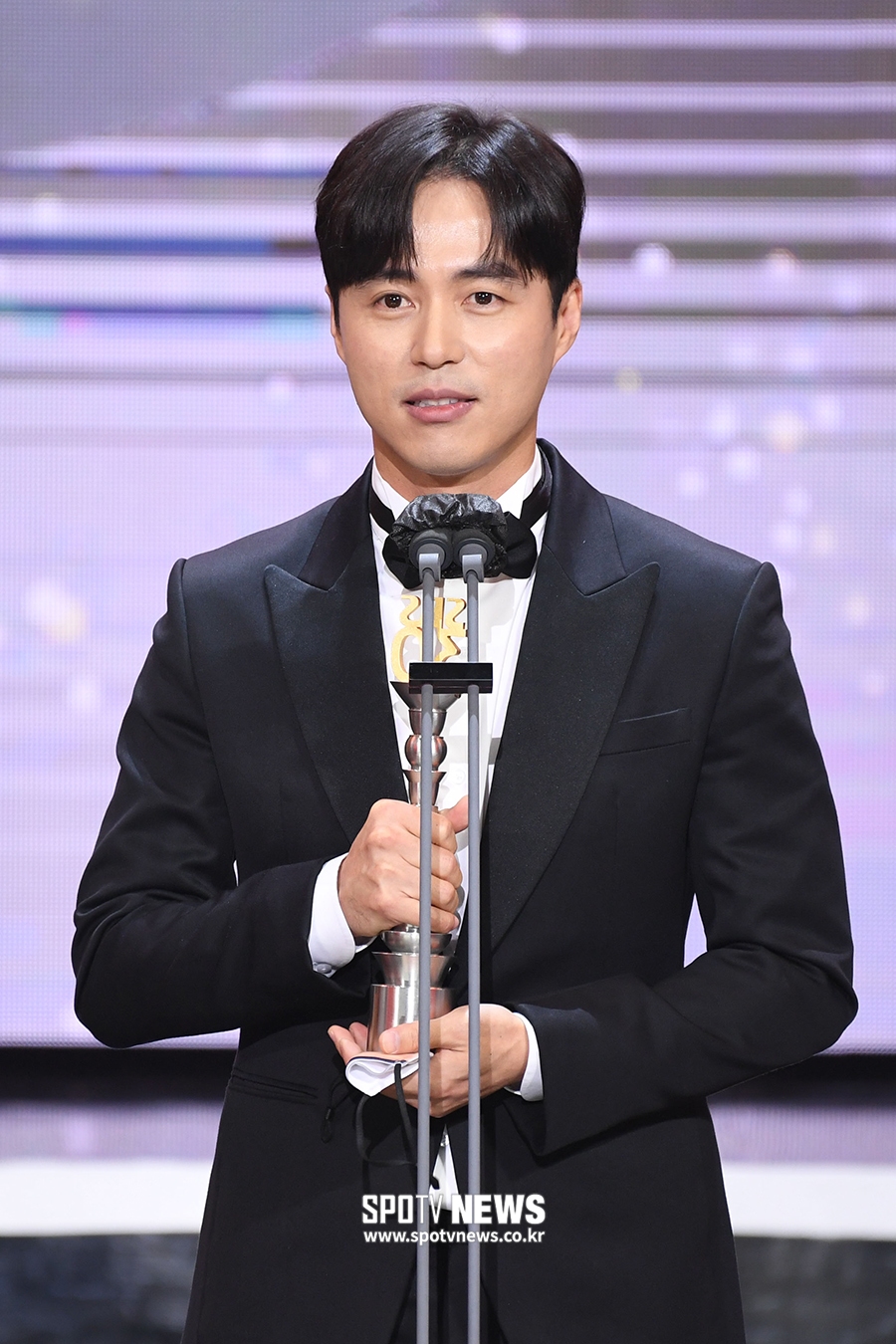 [포토S] 오민석, '미우새'로 신인상 수상