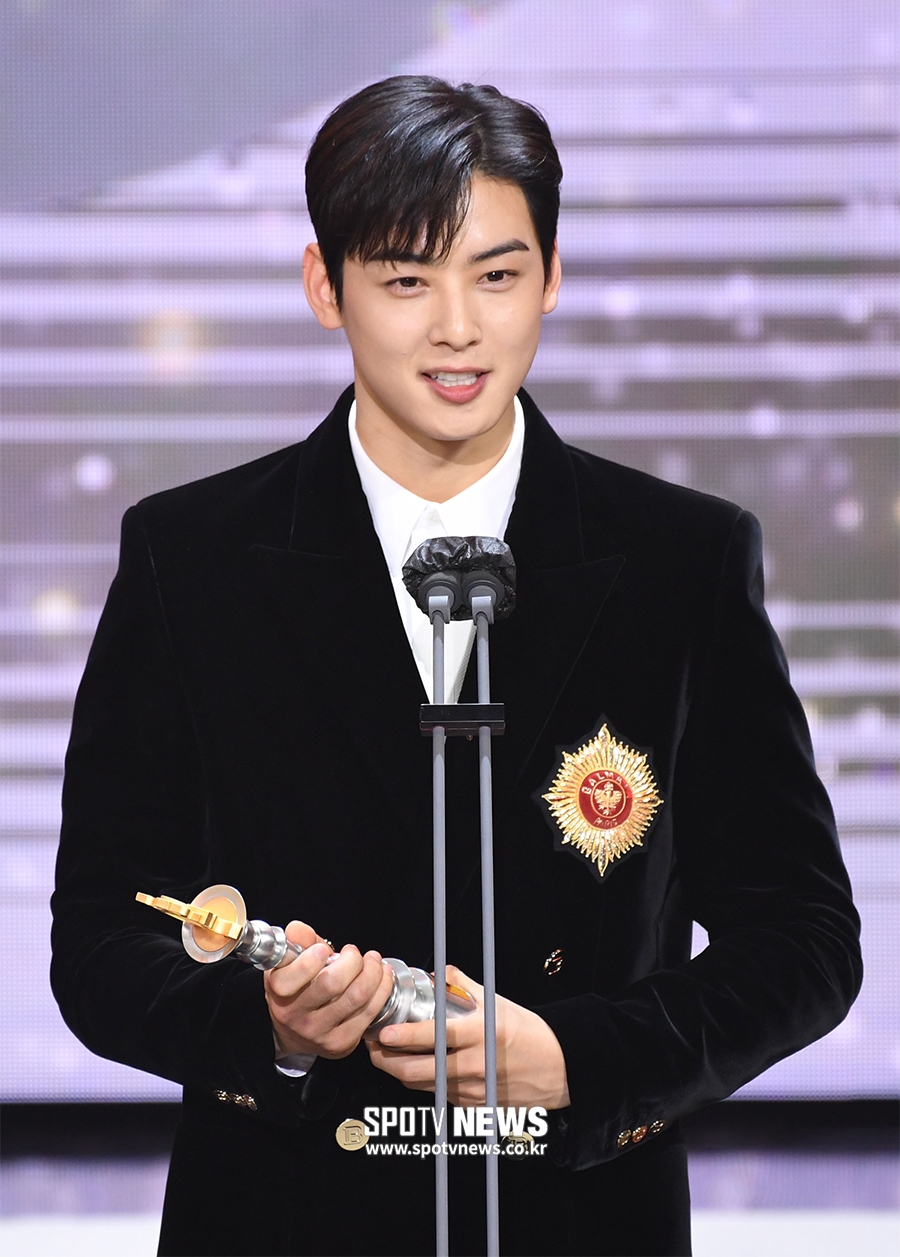 [포토S] '신인상' 차은우, 귀공자 포스