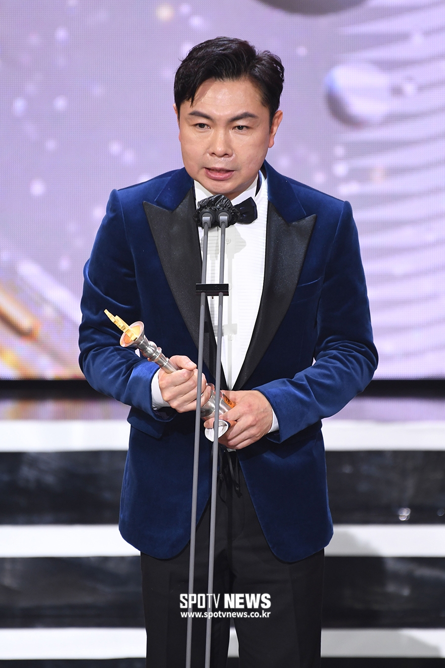 [포토S] 임원희, '석용이와 함께 베스트 커플상이라니'