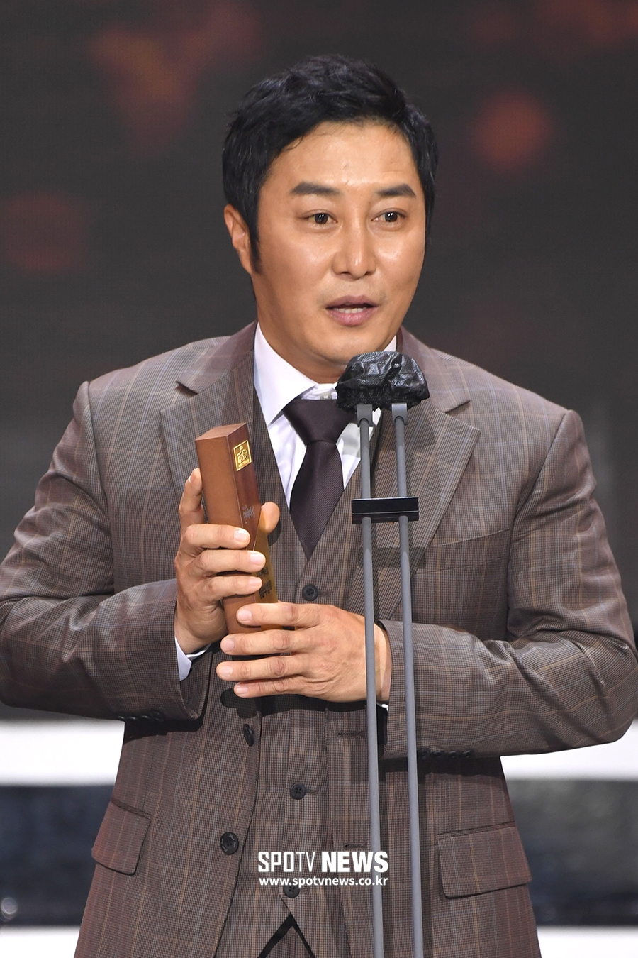 [포토S] '대상 후보 고사' 김병만, 골든콘텐츠상 수상