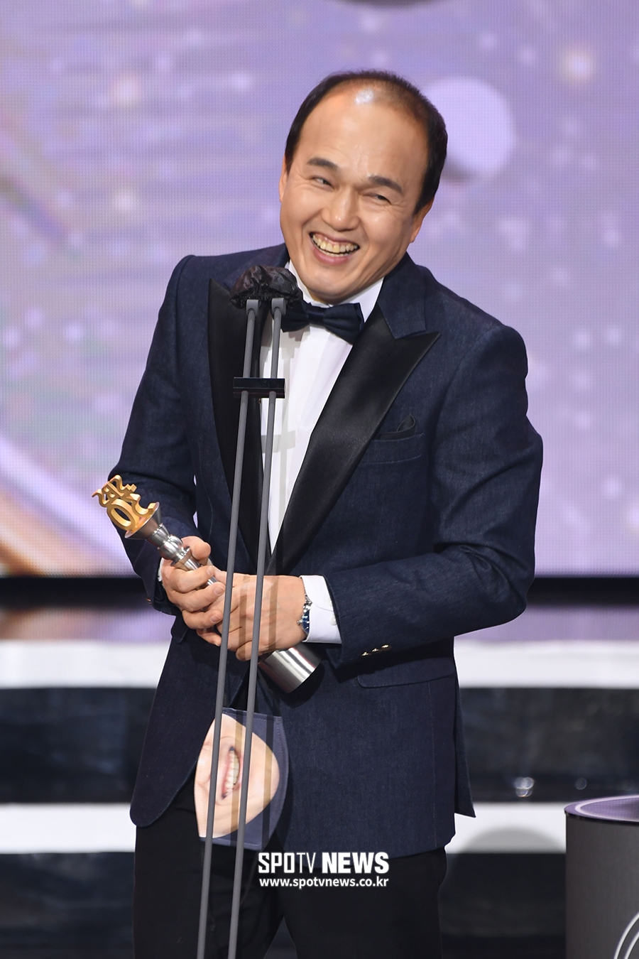 [포토S] 김광규, "재석 형님, 아파트 값 좀 잡아줘"
