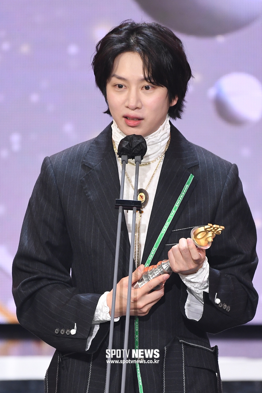[포토S] 김희철, 최우수상 수상한 우주대스타