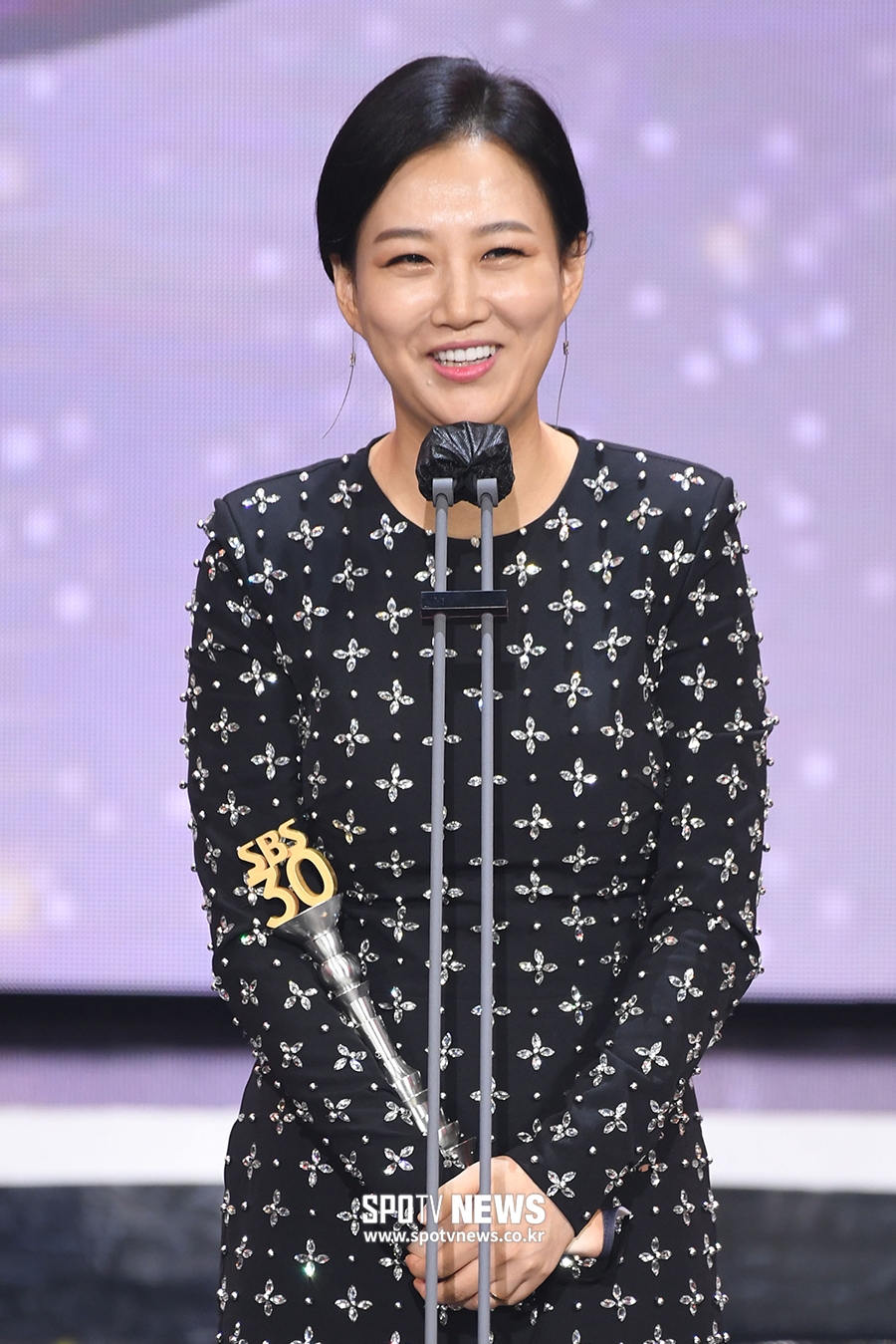 [포토S] '트롯 여왕' 장윤정, 최우수상 수상