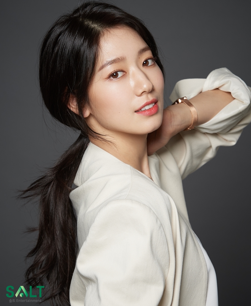 박신혜, 팬들과 함께 하는 따뜻한 선행…생리대 9만 패드 기부