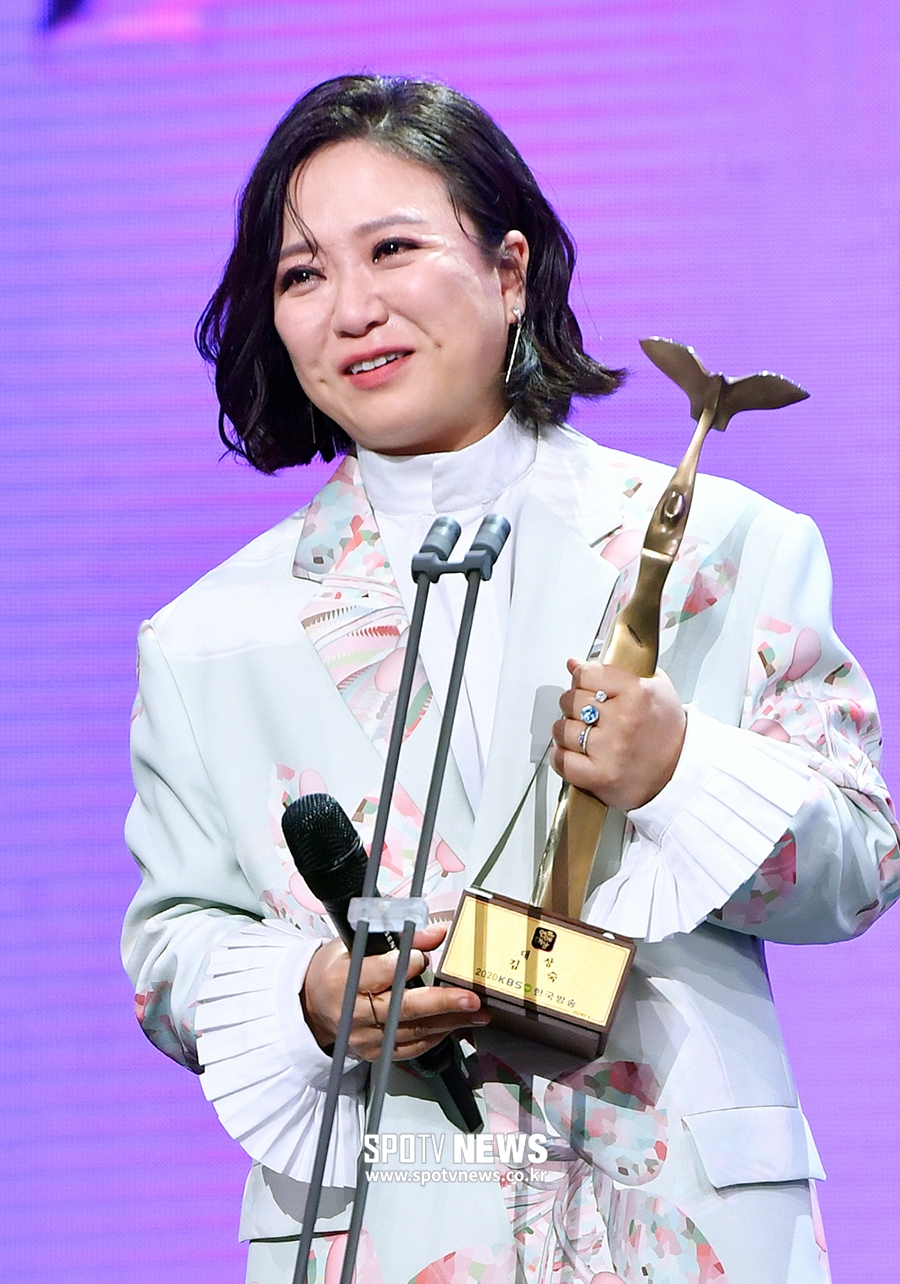 [포토S] 눈물 맺힌 김숙, 2020 KBS 연예대상 수상