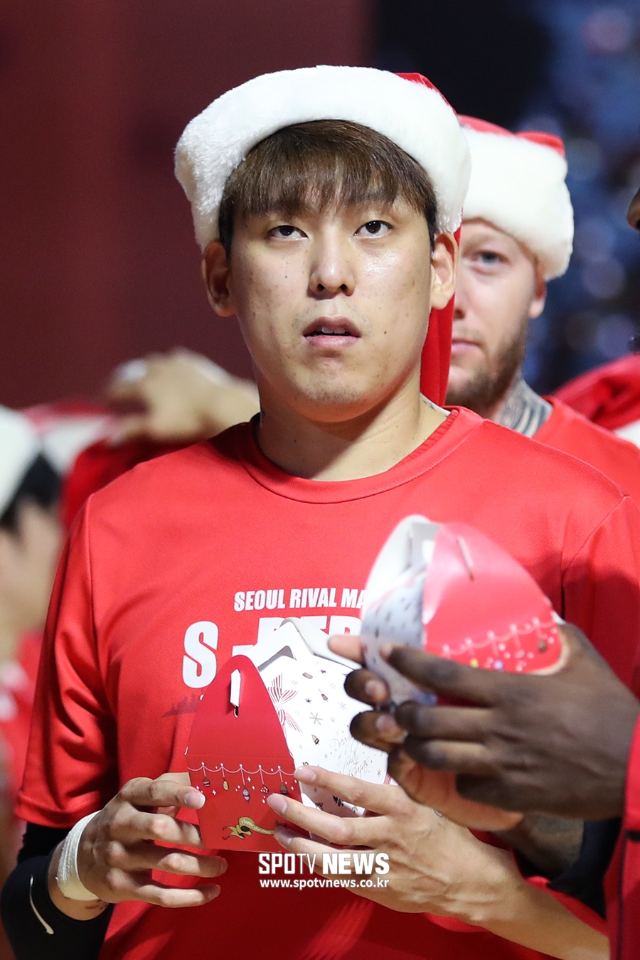 [포토S] 산타 모자 쓴 최준용