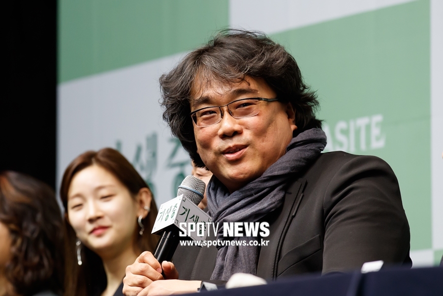 봉준호 감독 "코로나19 사라지고 영화는 돌아온다"