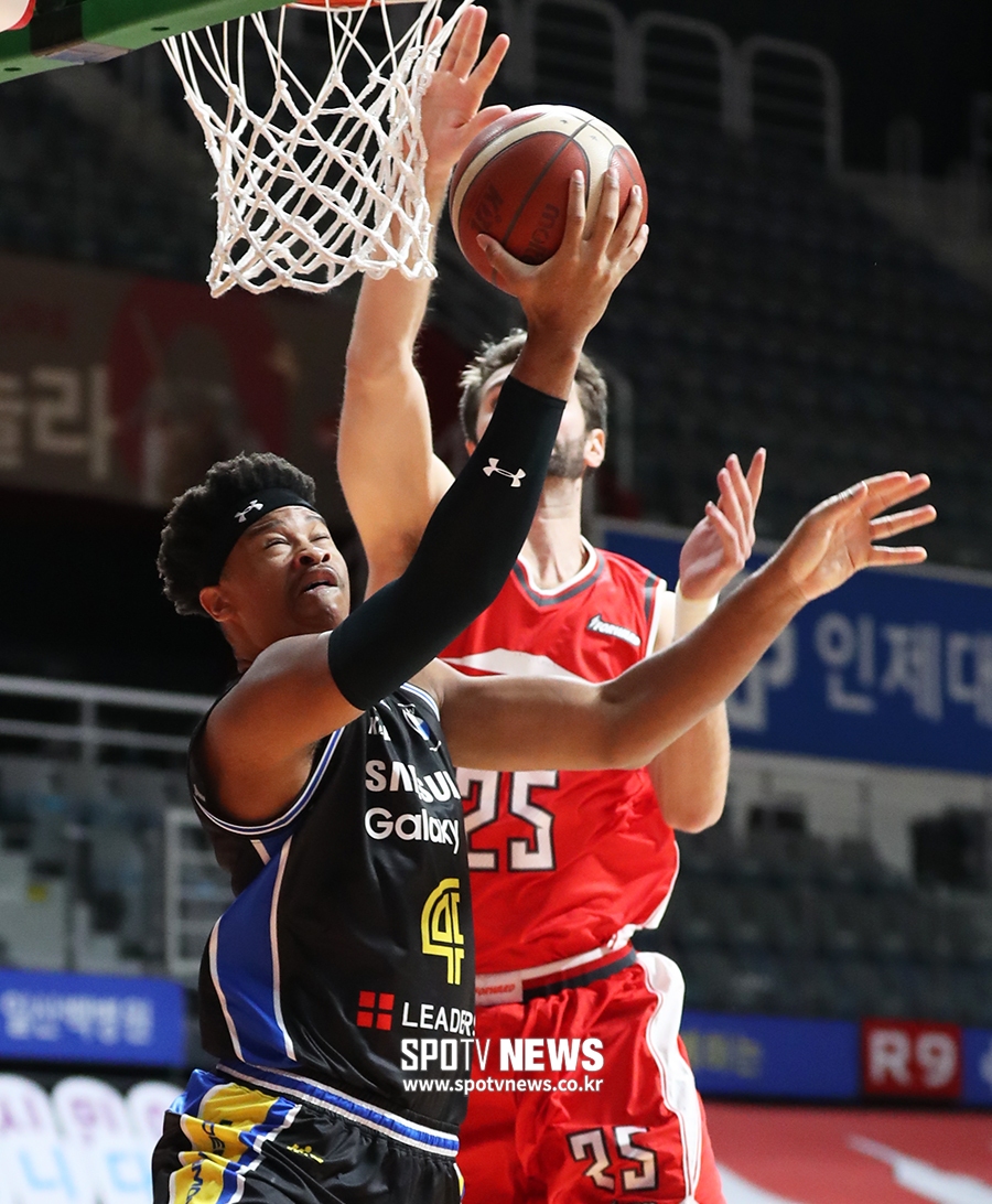 [포토S] 힉스, 리버스 레이업!