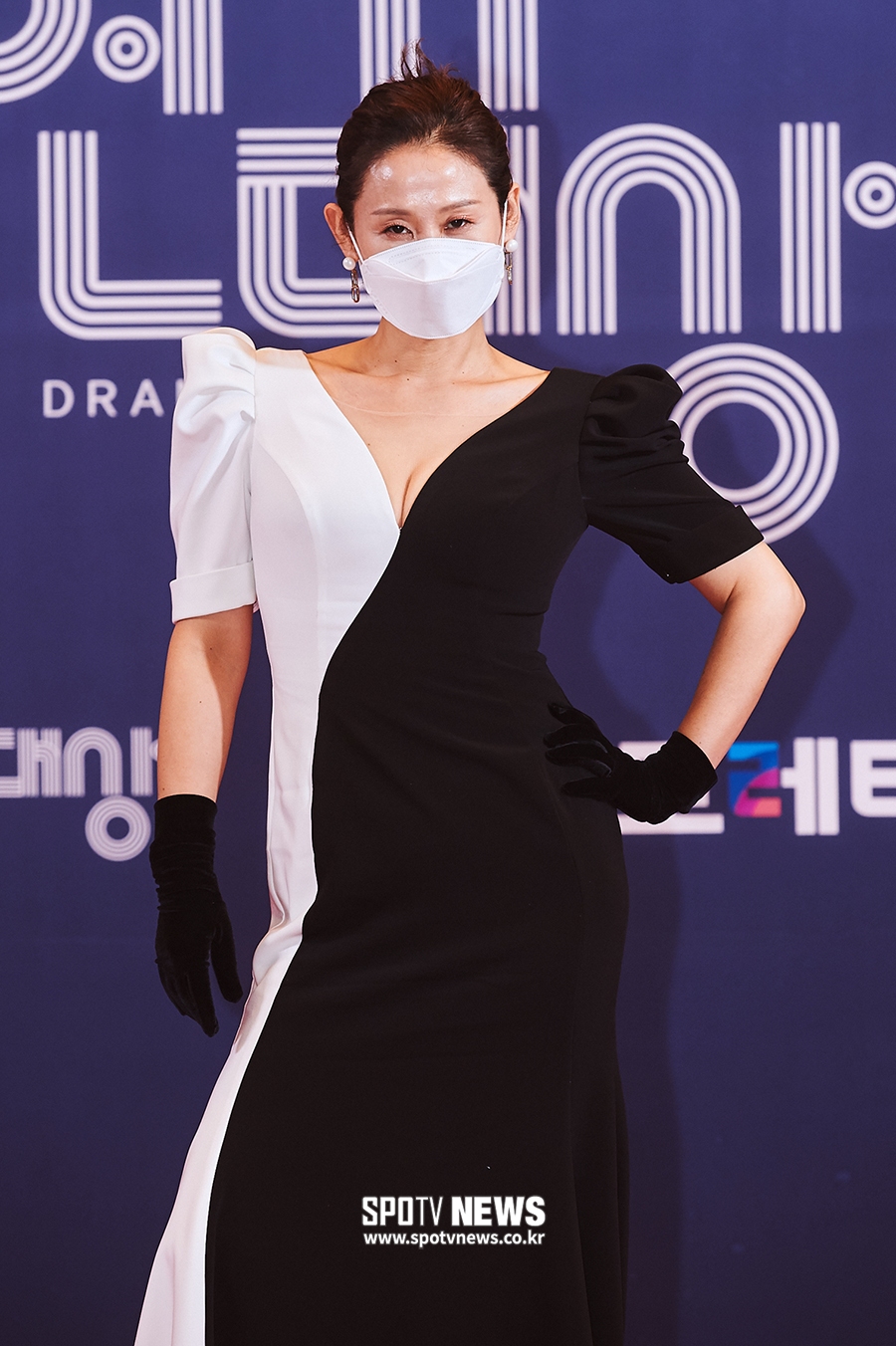 [포토S] 김선영, 블랙&화이트