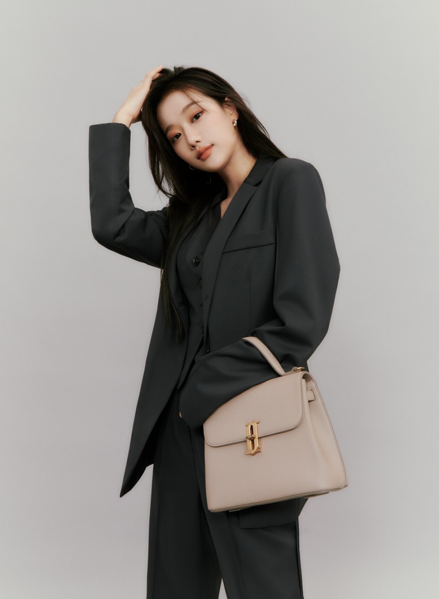 에이프릴 이나은, 패션 브랜드 뮤즈로 '매혹적 면모' 과시